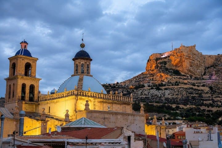 Alicante Photo Secrets: Walking Tour with Photos Included