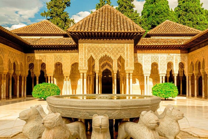 Granada Alhambra and Nasrid Palaces Private Guided Tour