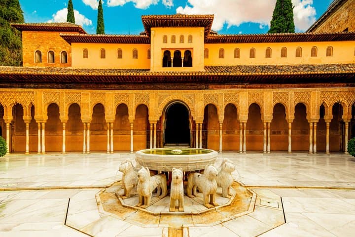 Granada Alhambra and Nasrid Palaces Private Guided Tour