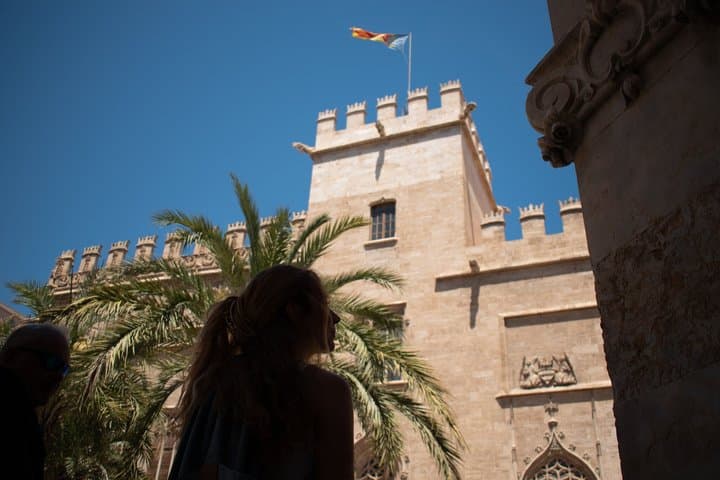 Valencia: Cathedral, St. Nicholas & Silk Exchange Tour + Tickets