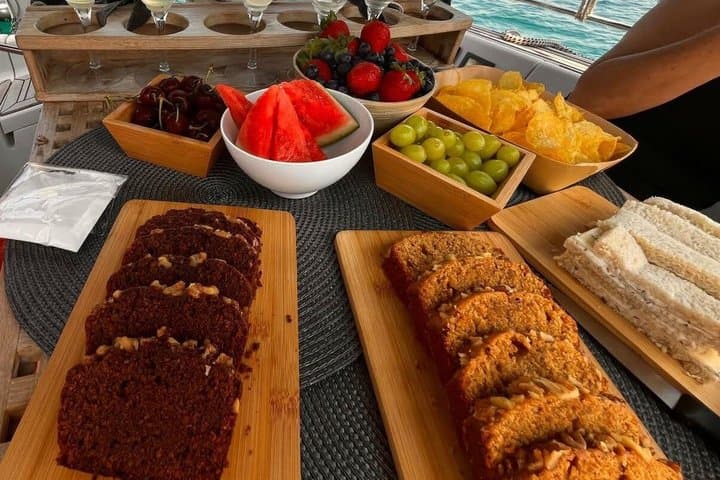 Palma de Mallorca Bay sailing trip and or Snack