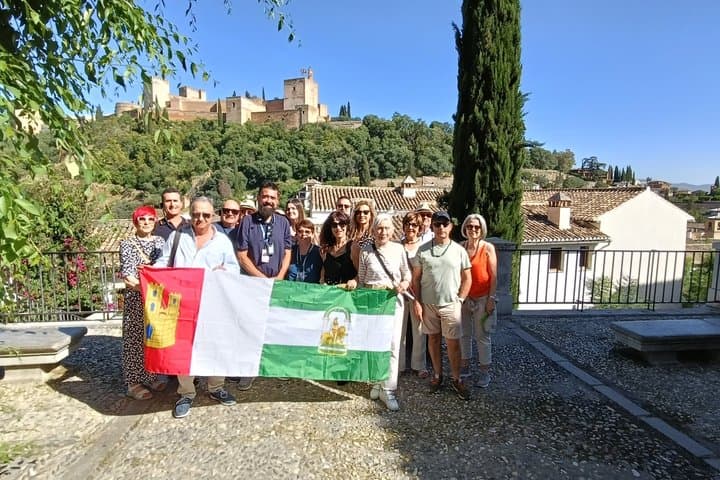 Granada El Albayzín With Humor Comedy Albaicín Tour