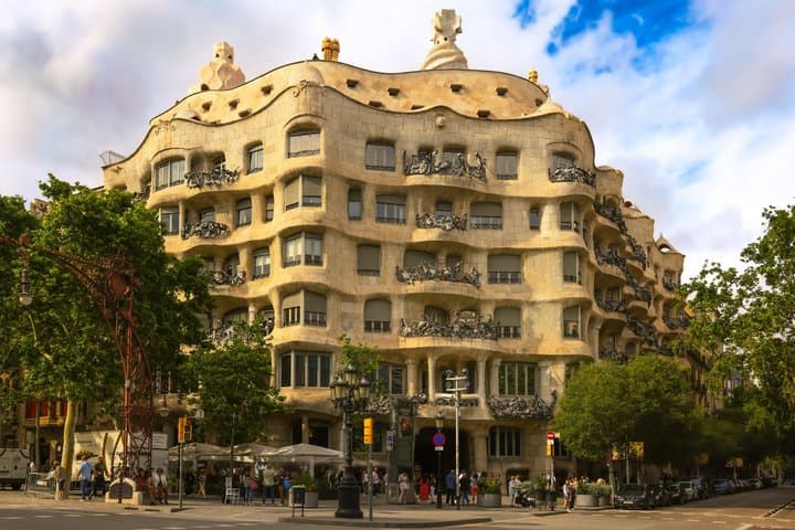 Barcelona Self-Guided City Walking Tour & Scavenger Hunt