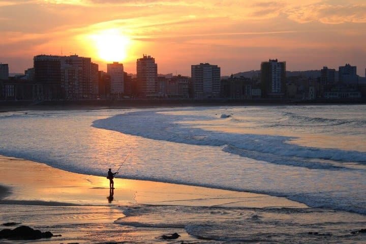 TOP Gijón : Private Guided Tour with your mobile