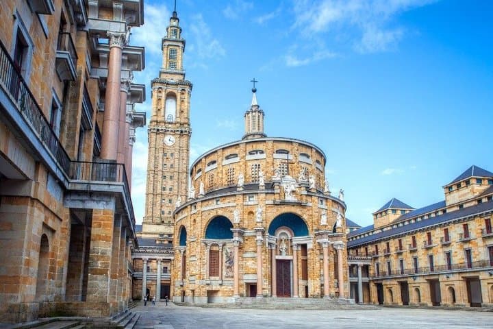 TOP Gijón : Private Guided Tour with your mobile