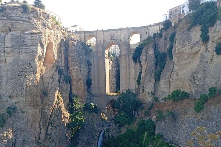 Hiking Bridges and Walls of Round