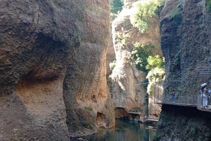 Unprecedented Round TAGUS GORGE