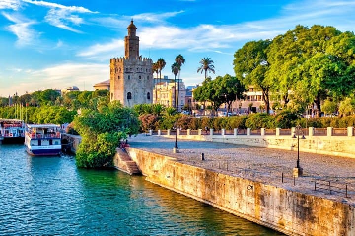 Seville Scavenger Hunt & Highlights Self-Guided Walking Tour