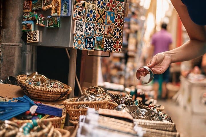 Granada's Hidden Treasures: Albayzin and Sacromonte Walking Tour