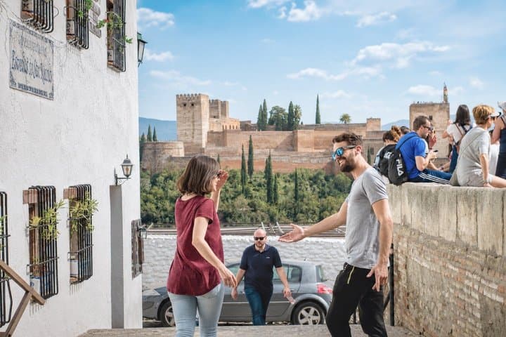Granada's Hidden Treasures: Albayzin and Sacromonte Walking Tour