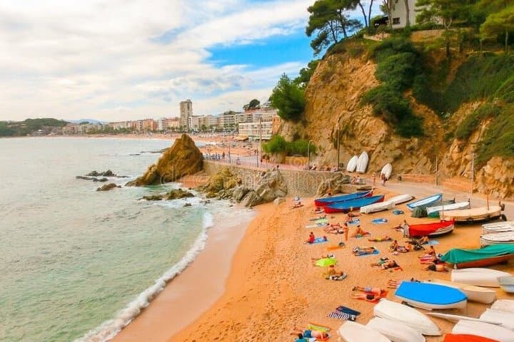 Private and Customizable Transfer from Barcelona to Lloret de Mar