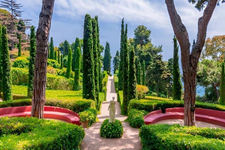Private and Customizable Transfer from Barcelona to Lloret de Mar
