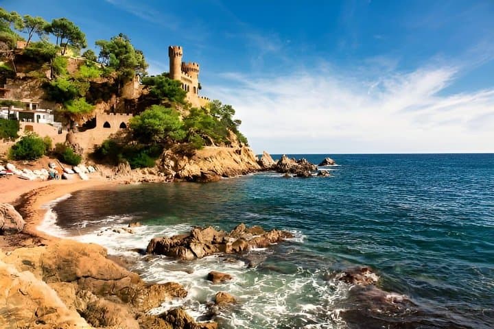 Private and Customizable Transfer from Barcelona to Lloret de Mar