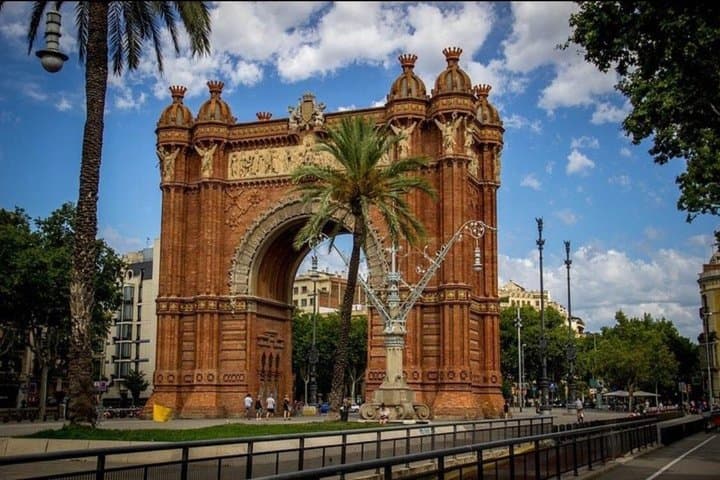 Private 2 Hours Sightseeing Tour in Barcelona