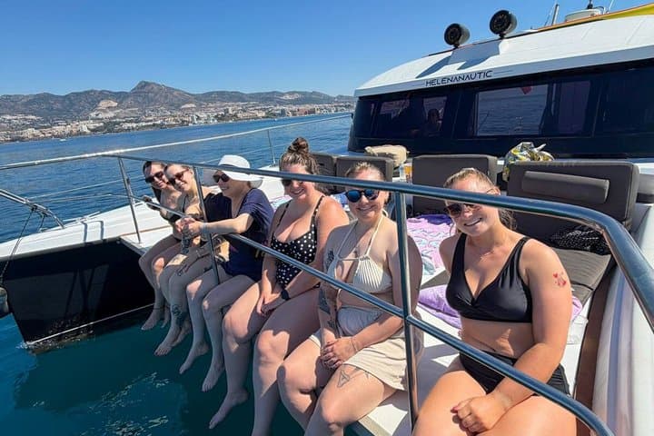 Private tour Catamaran Benalmádena: Dolphins, Cava & Fishing