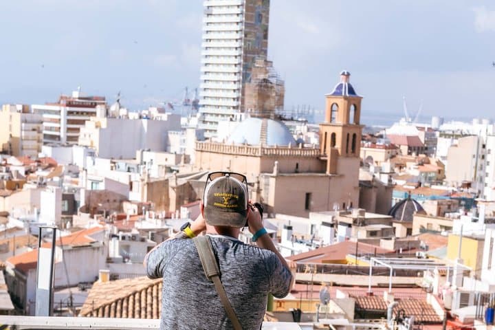 Alicante Photo Secrets: Walking Tour with Photos Included