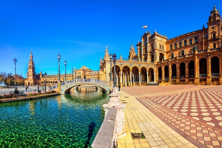 Skip the line Seville Cathedral Giralda and Old Town Walking Tour