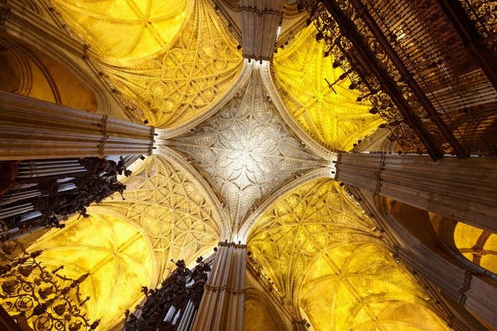 Skip the line Seville Cathedral Giralda and Old Town Walking Tour
