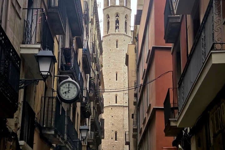 Discover Barcelona with Turkish Commentary
