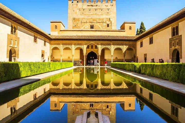 Alhambra and Generalife full guided private tour