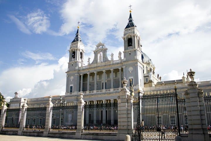 Madrid Old Town Self Guided Tour with Mobile App