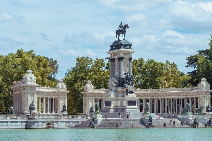 Madrid Old Town Self Guided Tour with Mobile App