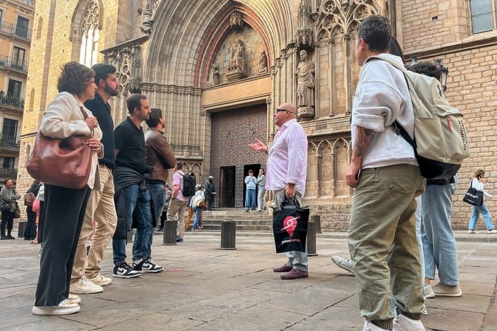 Barcelona: El Born Gourmet Tapas & Wine Tasting Small Group Tour