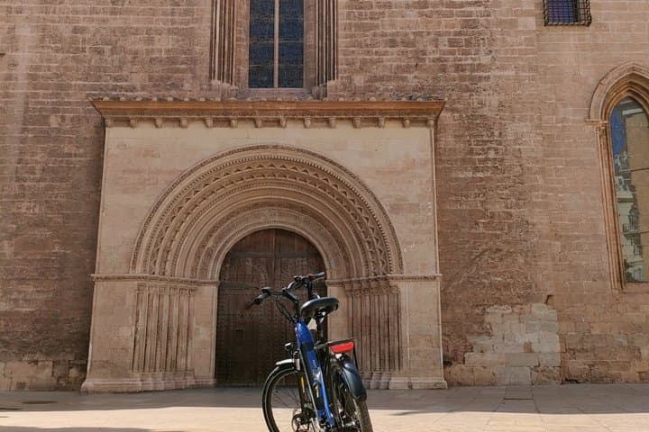 Bike Tour of Valencia See Iconic Landmarks