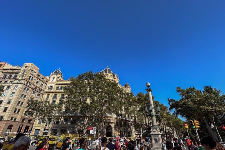 Barcelona Gothic Quarter Tour with tapas and flamenco show