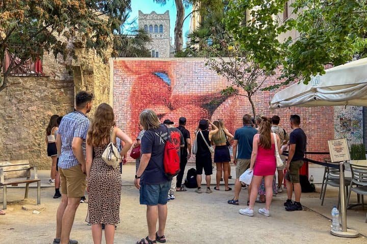 Barcelona Gothic Quarter Tour with tapas and flamenco show