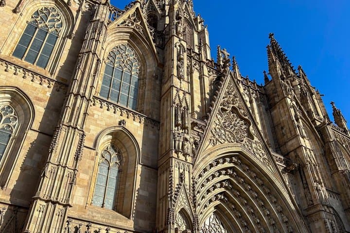 Barcelona Gothic Quarter Tour with tapas and flamenco show