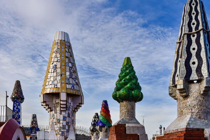 Barcelona Scavenger Hunt & Highlights Self-Guided Walking Tour