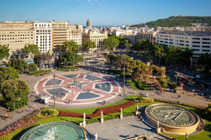 Barcelona Scavenger Hunt & Highlights Self-Guided Walking Tour
