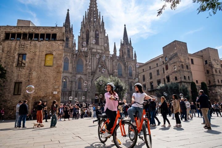 Tapas Tasting Bike/E-Bike Tour in Barcelona