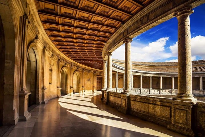 Alhambra Palace and Generalife Gardens Guided Walking Tour