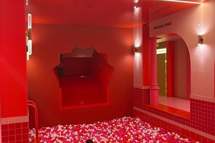 House of Candy Barcelona Ticket with 12 Themed Rooms