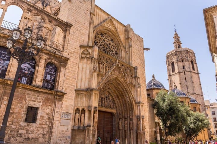 Valencia Scavenger Hunt & Highlights Self-Guided Walking Tour