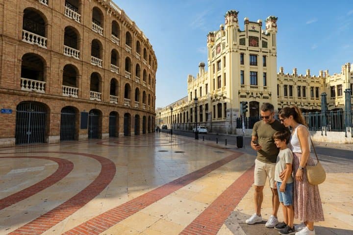 Valencia Scavenger Hunt & Highlights Self-Guided Walking Tour