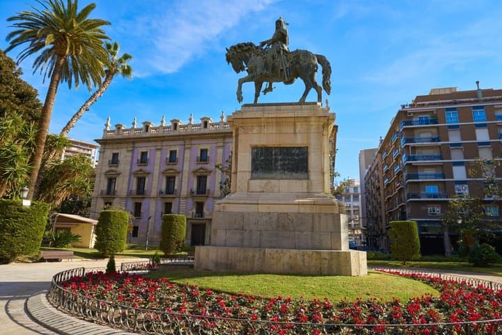 Valencia Scavenger Hunt & Highlights Self-Guided Walking Tour