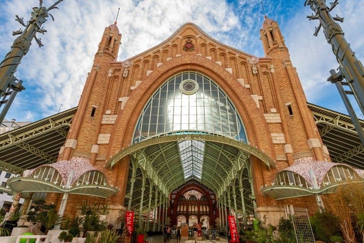 Valencia Scavenger Hunt & Highlights Self-Guided Walking Tour