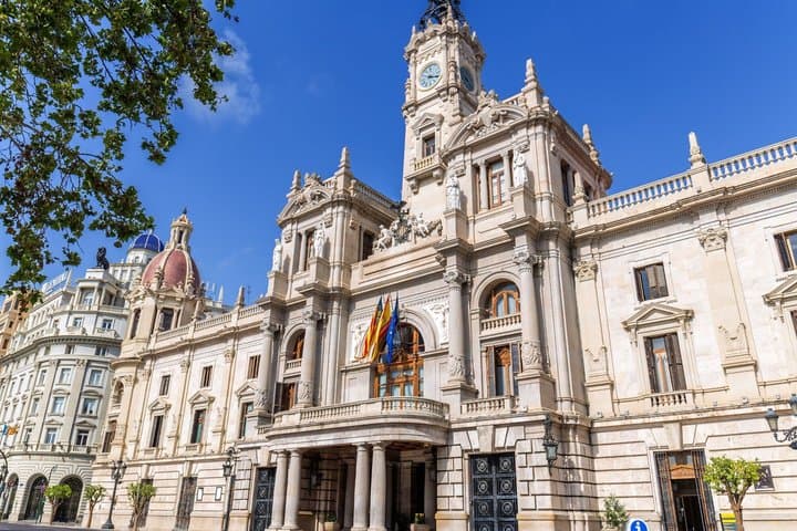Valencia Scavenger Hunt & Highlights Self-Guided Walking Tour