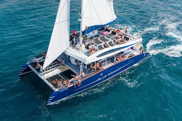 Blue Diamond Catamaran Premium with drinks food and bath