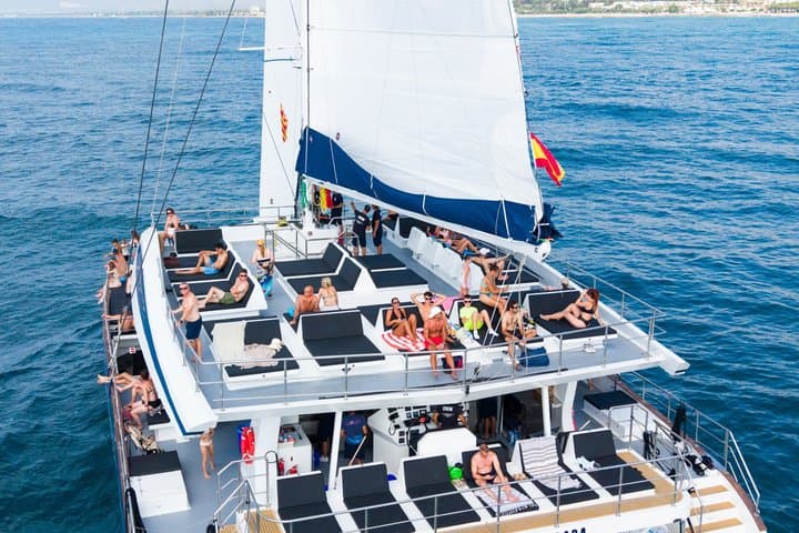 Blue Diamond Catamaran Premium with drinks food and bath