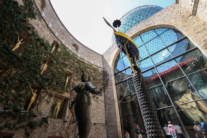 Hello Figueres: Private 2-Hour Intro City Walk with Local Guide