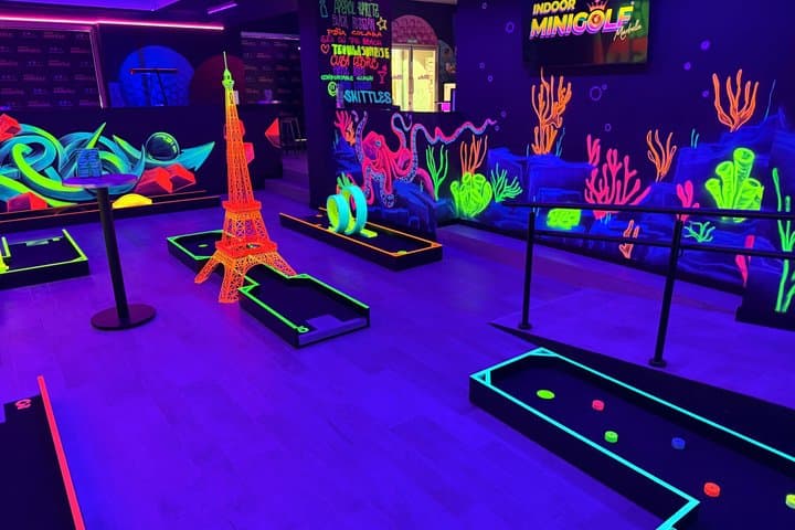Indoor 18 Holes UV Glow Minigolf Adventure in Marbella