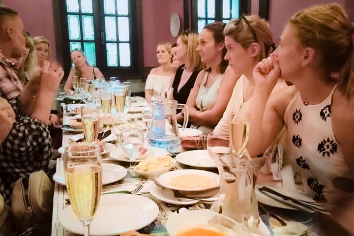 Marbella Original Food Tour: Tapas, Wine & Old Town with a Local