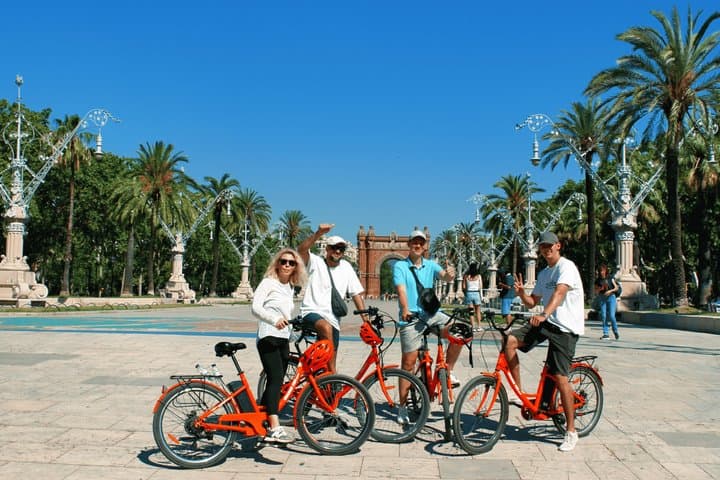 Barcelona Premium E-Bike Tour: Small Group City Experience