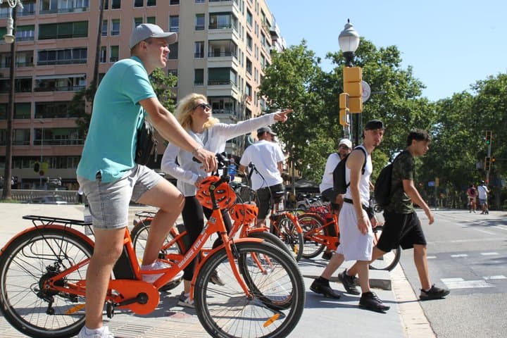 Barcelona Premium E-Bike Tour: Small Group City Experience