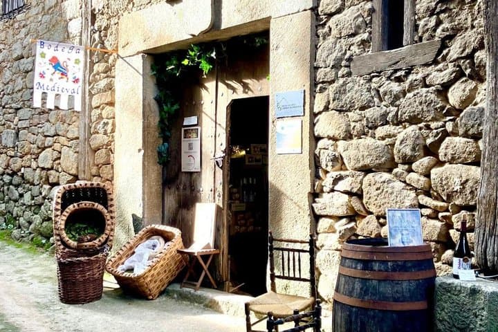 Experience with traditional winery tasting serrana s.XVI