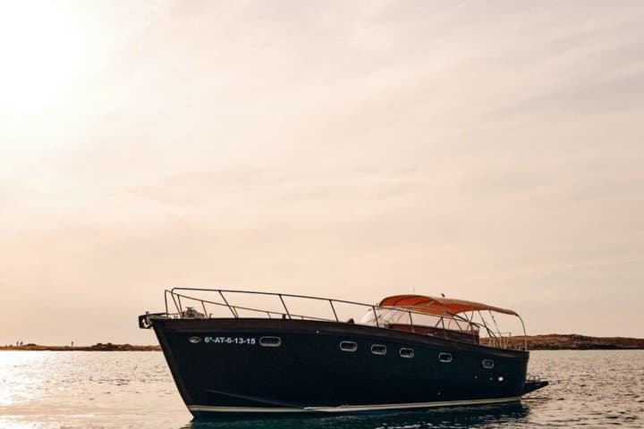Private Yacht Rental in Ibiza for 8 People with Drinks